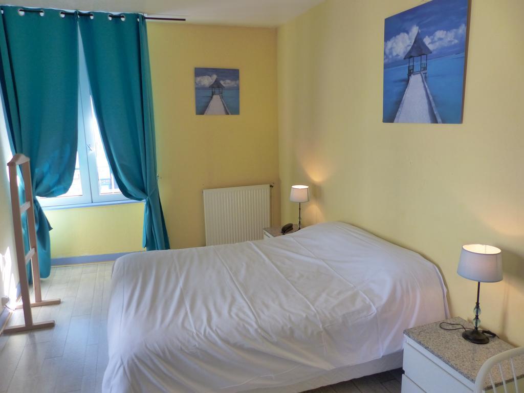 Logis Au Croissant Hotel 3*