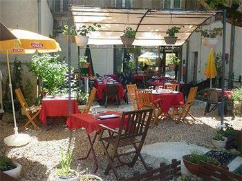 Logis Au Croissant Hotel