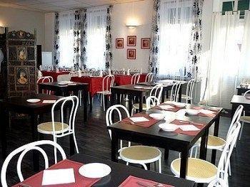 Logis Au Croissant 3* Buzançais